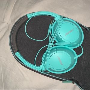 Bose teal headphones with case